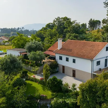 Casa Corredoura بيت للعطل