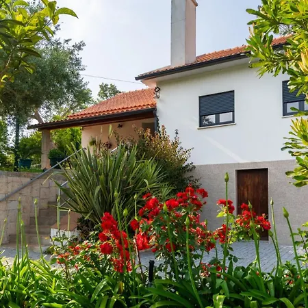Casa Corredoura بيت للعطل